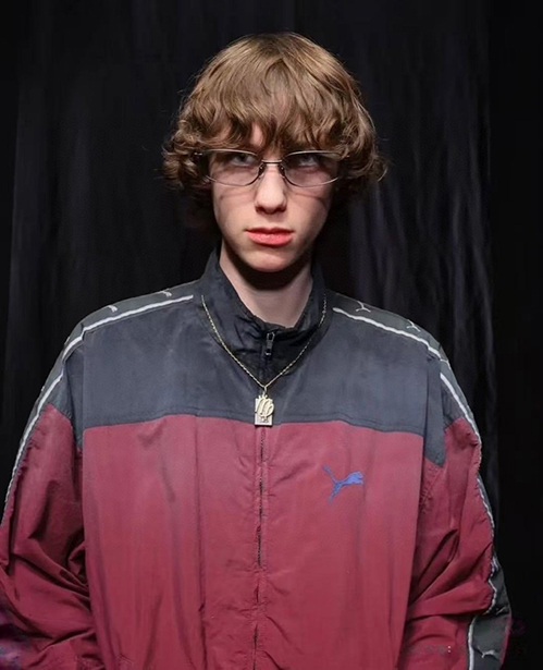 バレンシアガ ジャケット アウター大胆に広げたシルエット