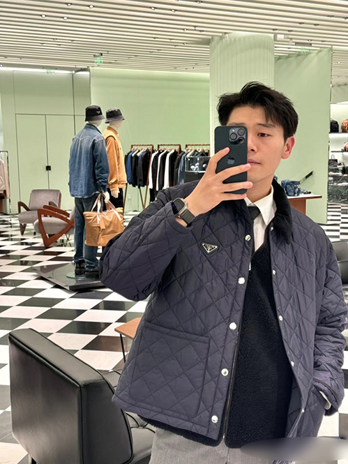 プラダ 上品カジュアルパーカー アウター中綿