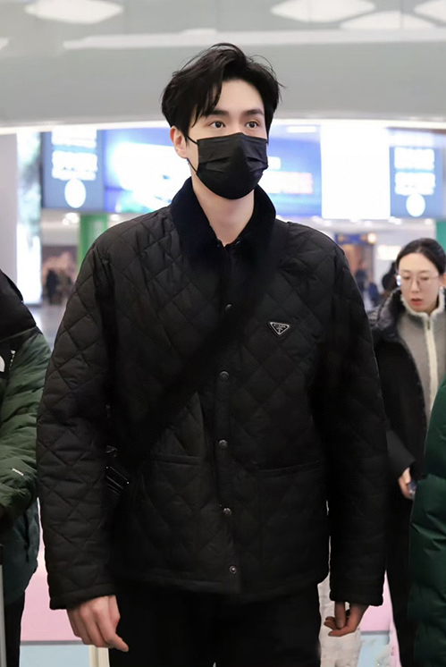 プラダ 上品カジュアルパーカー アウター中綿