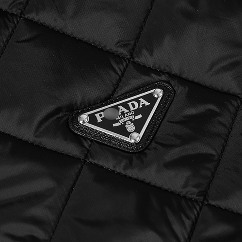 プラダ 上品カジュアルパーカー アウター中綿
