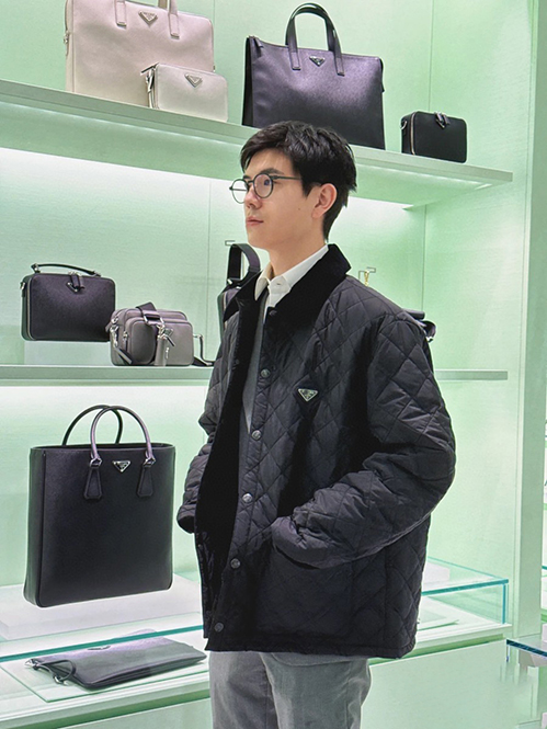 プラダ 上品カジュアルパーカー アウター中綿