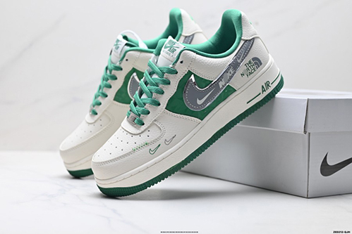 ナイキ Xノースフェイスデイブレイク 軽量 モデルスニーカー