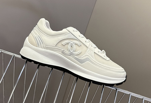 シャネル レディース スニーカー ホワイト カーフスキン アンボクシング