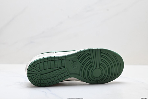 ナイキX ルイ・ヴィトンデイブレイク レトロラン モデルスニーカー