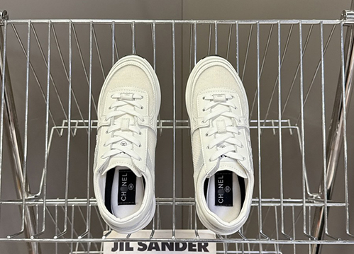 シャネル レディース スニーカー ホワイト カーフスキン アンボクシング