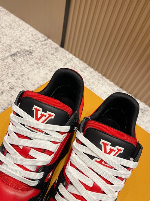 ルイ・ヴィトンスーパーコピーメンズ レディースモノグラム バターソフト スニーカー 限定モデル