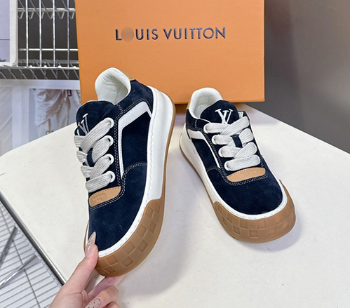 ルイ・ヴィトンメンズ レディース バターソフト モノグラム デザイン スニーカー