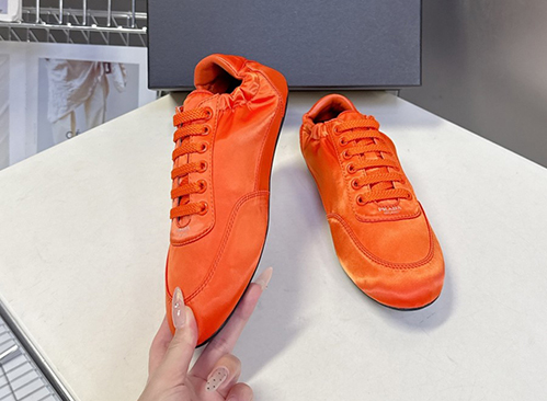 プラダ スーパーコピーコラプス レディース スニーカー