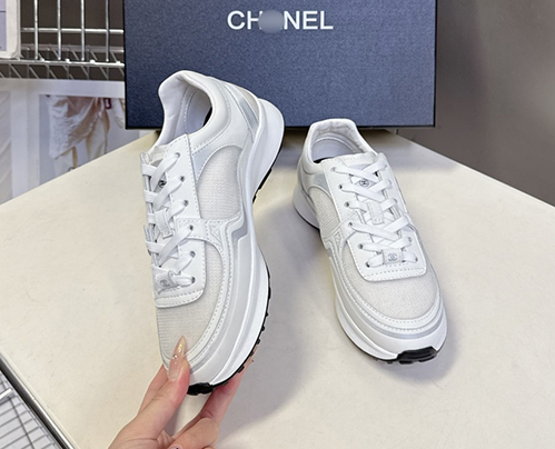 シャネル レディース スニーカー ホワイト カーフスキン アンボクシング