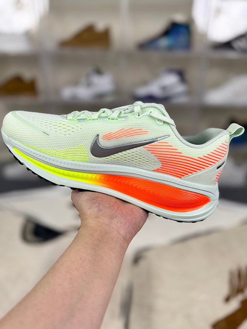 ナイキメンズ レディースデイブレイク モデルスニーカー