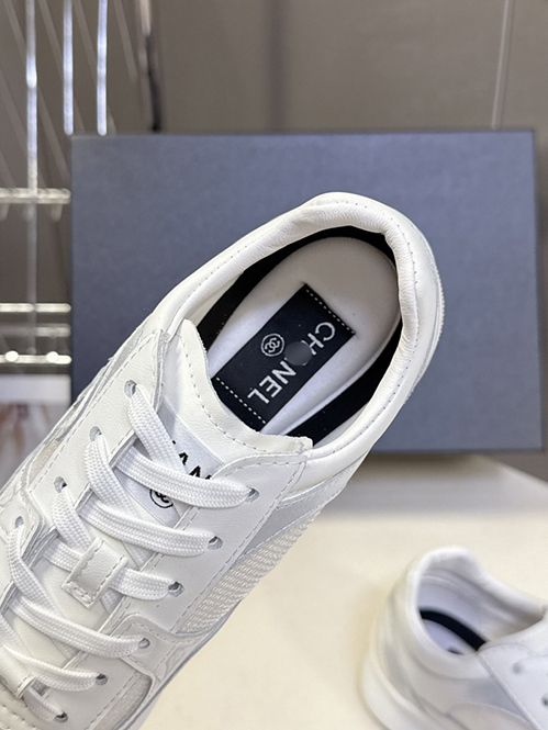 シャネル レディース スニーカー ホワイト カーフスキン アンボクシング