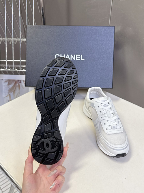 シャネル レディース スニーカー ホワイト カーフスキン アンボクシング