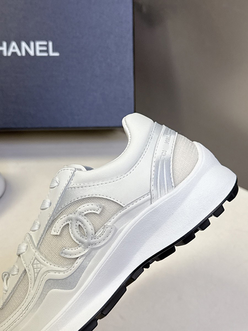 シャネル レディース スニーカー ホワイト カーフスキン アンボクシング