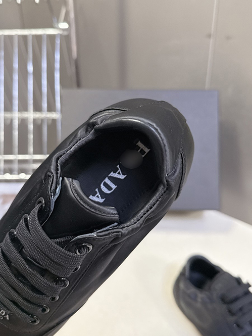 プラダ スーパーコピーコラプス レディース スニーカー