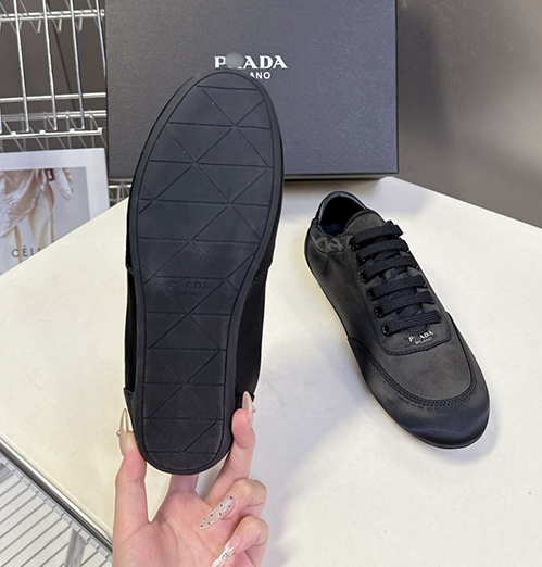 プラダ スーパーコピーコラプス レディース スニーカー