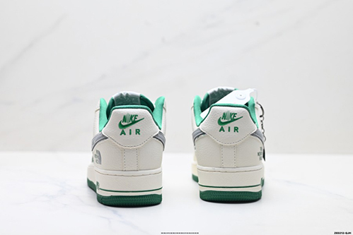 ナイキ Xノースフェイスデイブレイク 軽量 モデルスニーカー