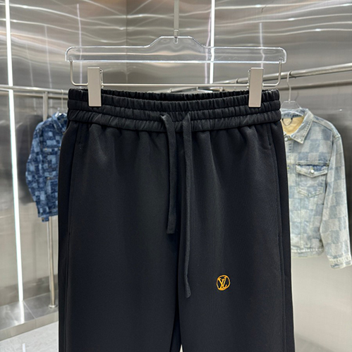 ルイ・ヴィトン スウェットパンツ。快適な履き心地とラグジュアリーなデザインを両立