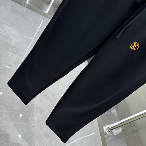 ルイ・ヴィトン スウェットパンツ。快適な履き心地とラグジュアリーなデザインを両立