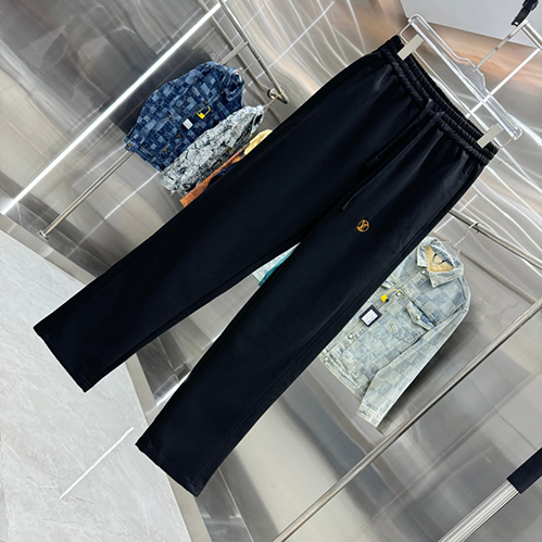 ルイ・ヴィトン スウェットパンツ。快適な履き心地とラグジュアリーなデザインを両立