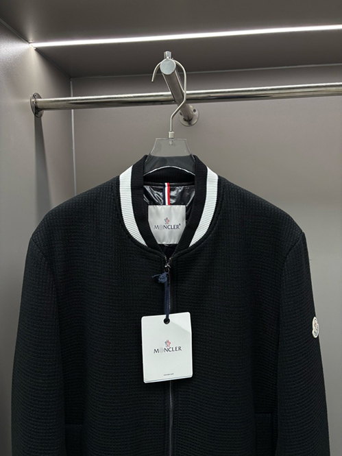 モンクレール クラシック ダウンジャケット