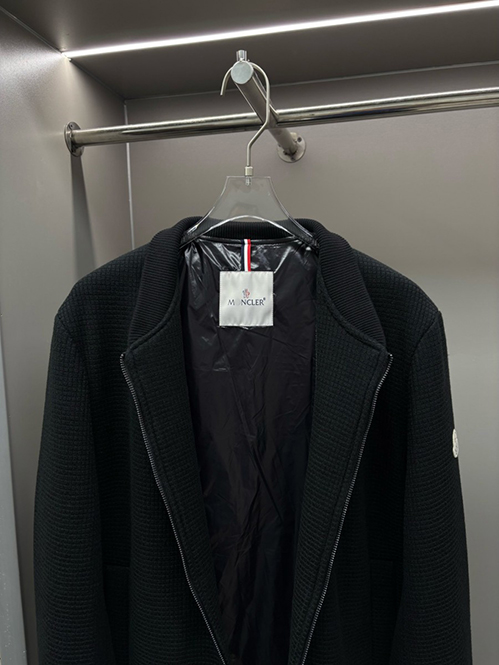 モンクレール クラシック ダウンジャケット