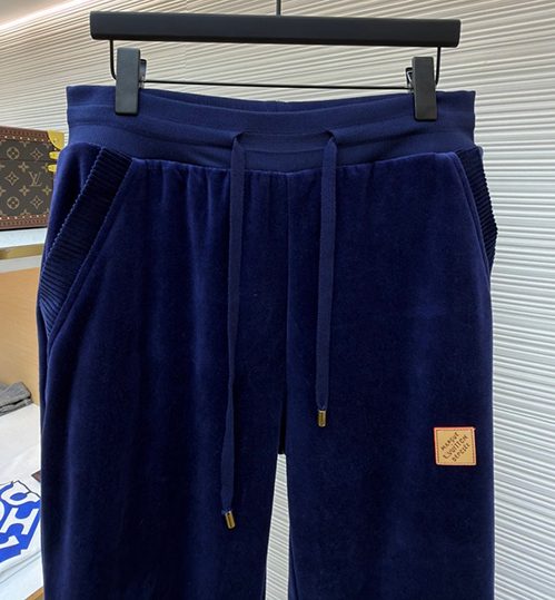 ルイ・ヴィトン スウェットパンツ。耐久性のある素材で長く愛用可能