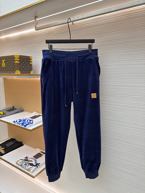 ルイ・ヴィトン スウェットパンツ。耐久性のある素材で長く愛用可能