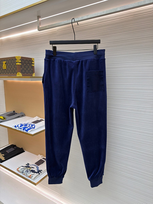 ルイ・ヴィトン スウェットパンツ。耐久性のある素材で長く愛用可能