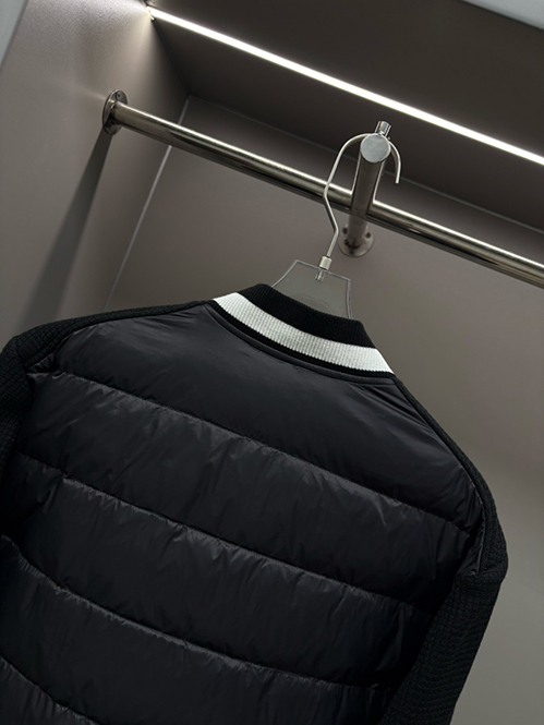 モンクレール クラシック ダウンジャケット