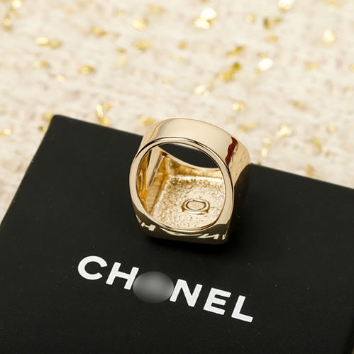 シャネル クリスタル スタッズ イヤリング