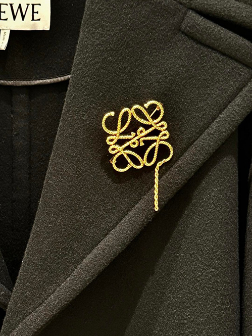 ロエベ フラワーモチーフ ブローチ