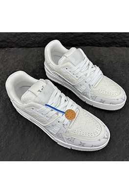 ルイヴィトン   ロゴモノグラムフラワー LV アルファベットスニーカー