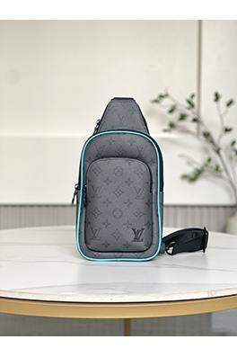 ルイヴィトン  ターコイズしコーティングされたキャンバスチェストバッグ