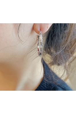 シャネルコピー  クラシックなダイヤのスペーサーイヤリング