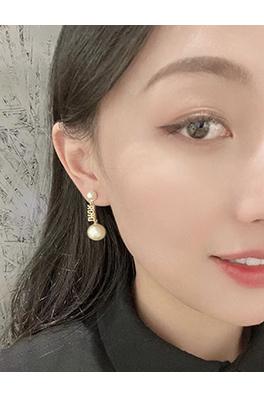 ディオール  Dior アルファベットサイズパールピアス