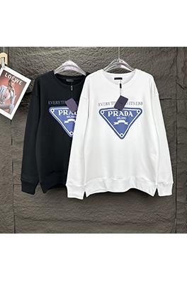プラダ 新しいアルファベットロゴのクルーネックパーカー