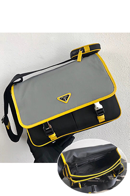 プラダメンズショルダーバッグ