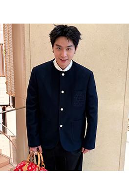 ルイヴィトンクルーネックのスーツジャケット