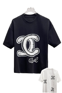 シャネル夏を彩るグラフィックロゴ半袖Tシャツ