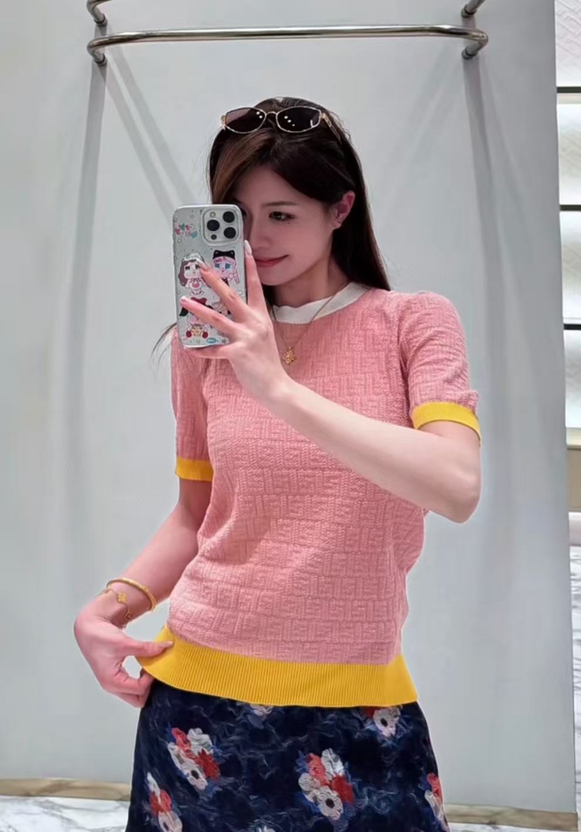 フェンディレディース　ニット 半袖Tシャツ