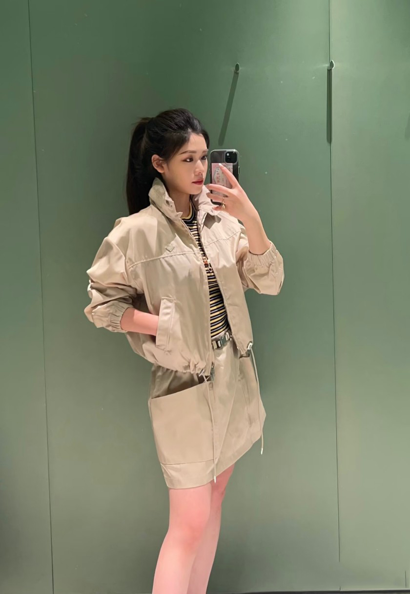 プラダレディース ジャケット　アウター