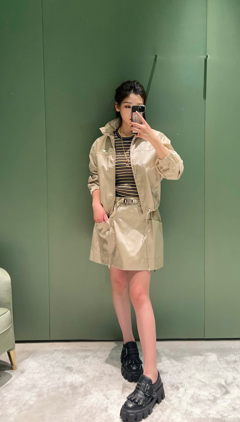 プラダレディース ジャケット　アウター