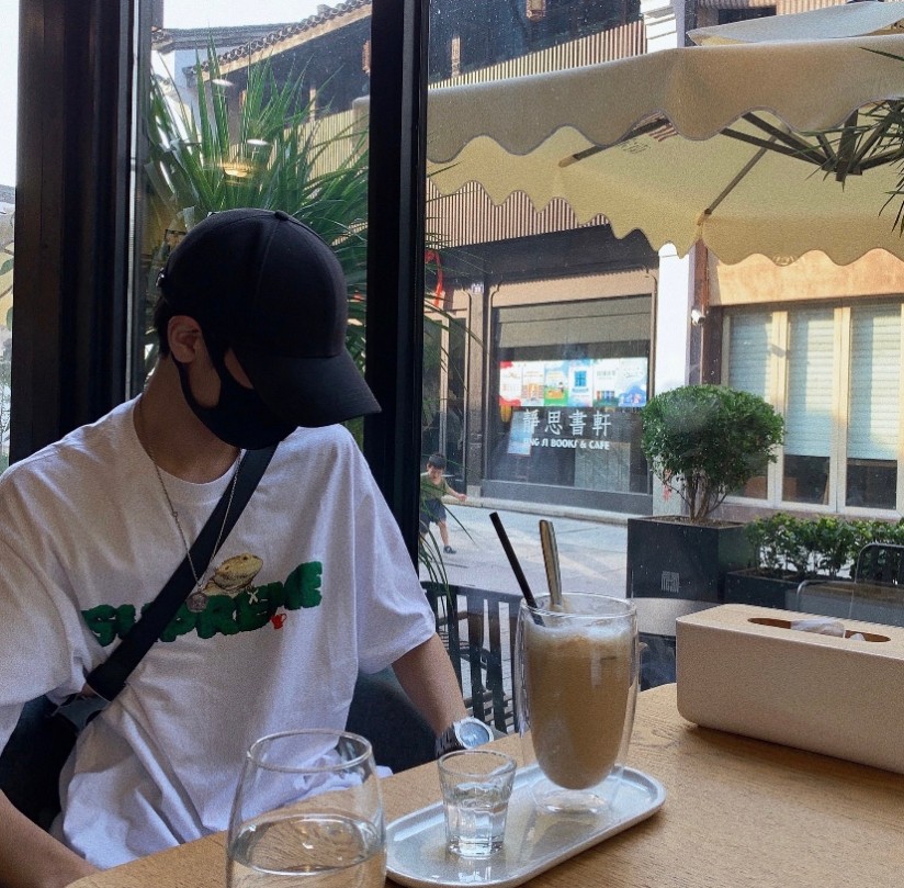 シュプリームメンズ レディース 半袖Tシャツ