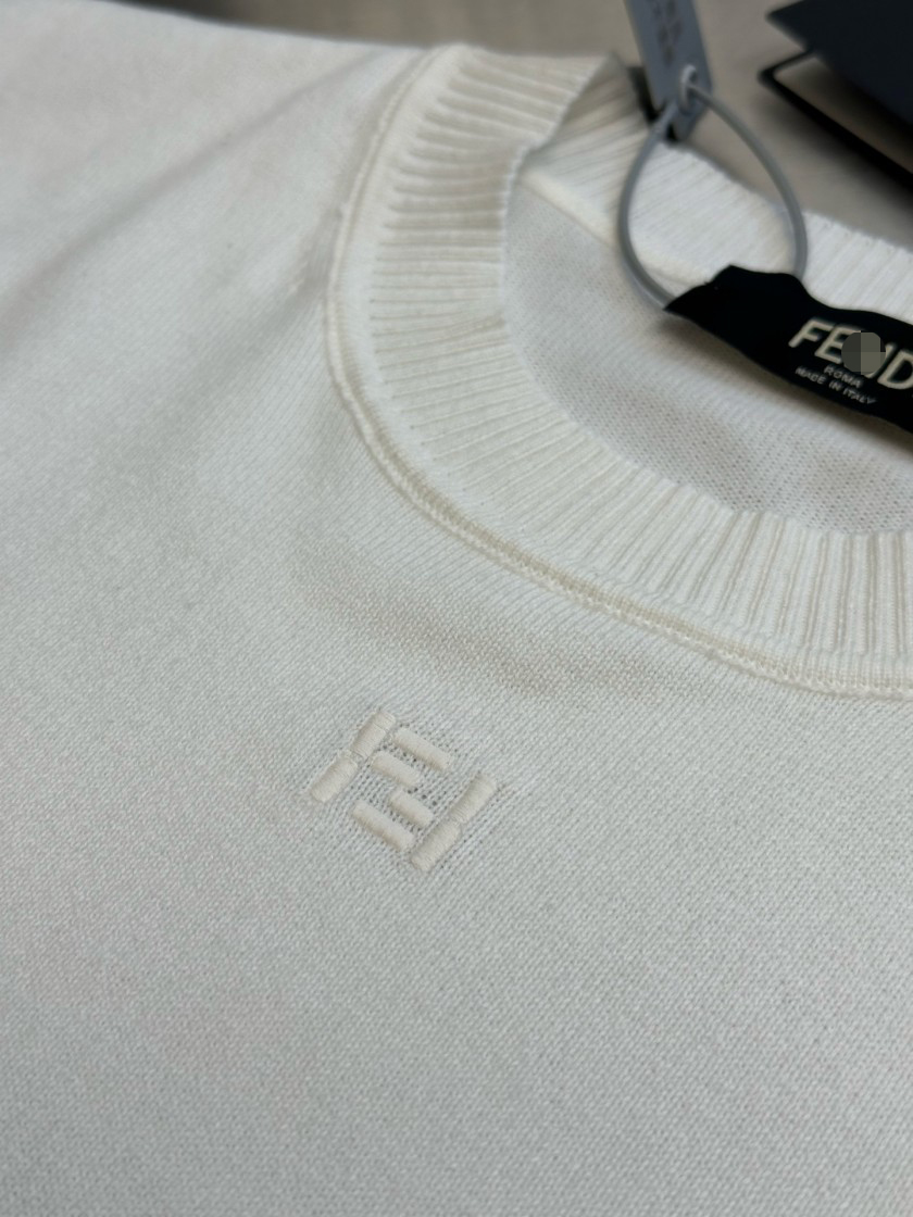 フェンディコピーメンズ レディース　ニット 半袖Tシャツ