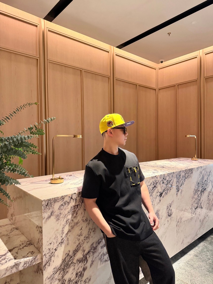 フェンディコピーメンズ レディース 半袖Tシャツ