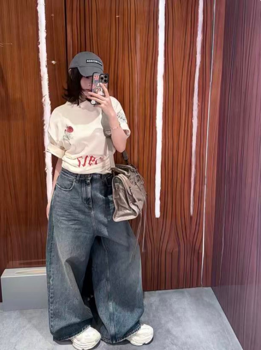 バレンシアガ ロゴデザイン 半袖Tシャツ トレンド
