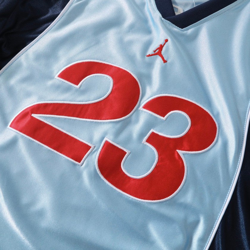 シュプリーム&times;AJ JORDAN コラボ シンプルロゴ 半袖Tシャツ 洗練デザイン