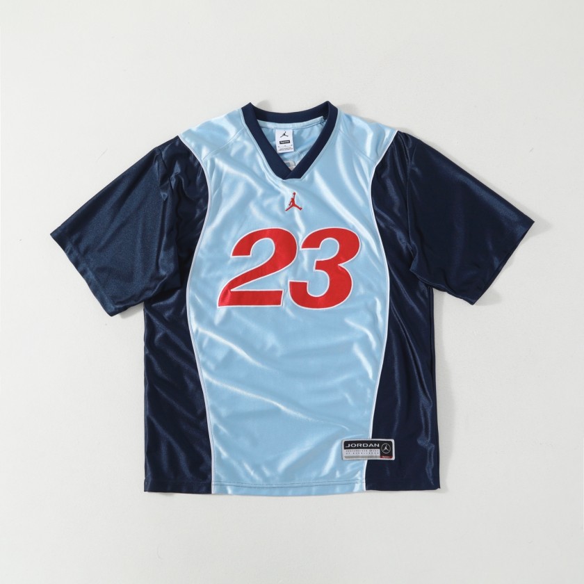 シュプリーム&times;AJ JORDAN コラボ シンプルロゴ 半袖Tシャツ 洗練デザイン