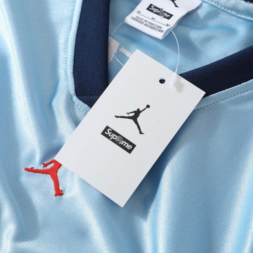 シュプリーム&times;AJ JORDAN コラボ シンプルロゴ 半袖Tシャツ 洗練デザイン
