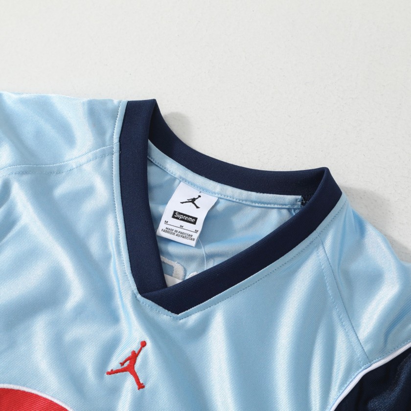 シュプリーム&times;AJ JORDAN コラボ シンプルロゴ 半袖Tシャツ 洗練デザイン